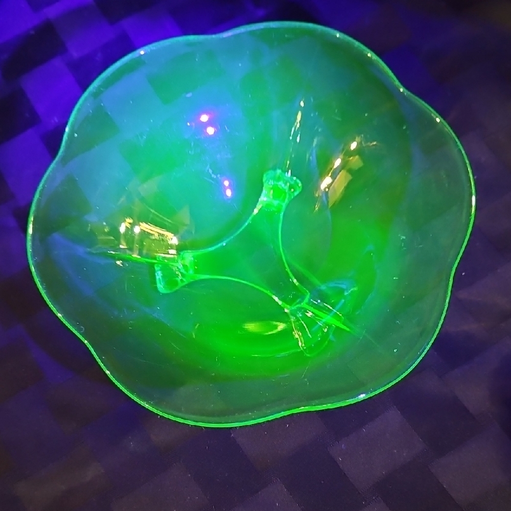 VTG Uranium Fostoria #2394 Green 3-Footed Console Serving Bowl UV Glow
